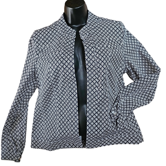 Attyre Jackets & Blazers - NEW Attyre Women's Open Lightweight Denim Blazer Jacket Small Geometric